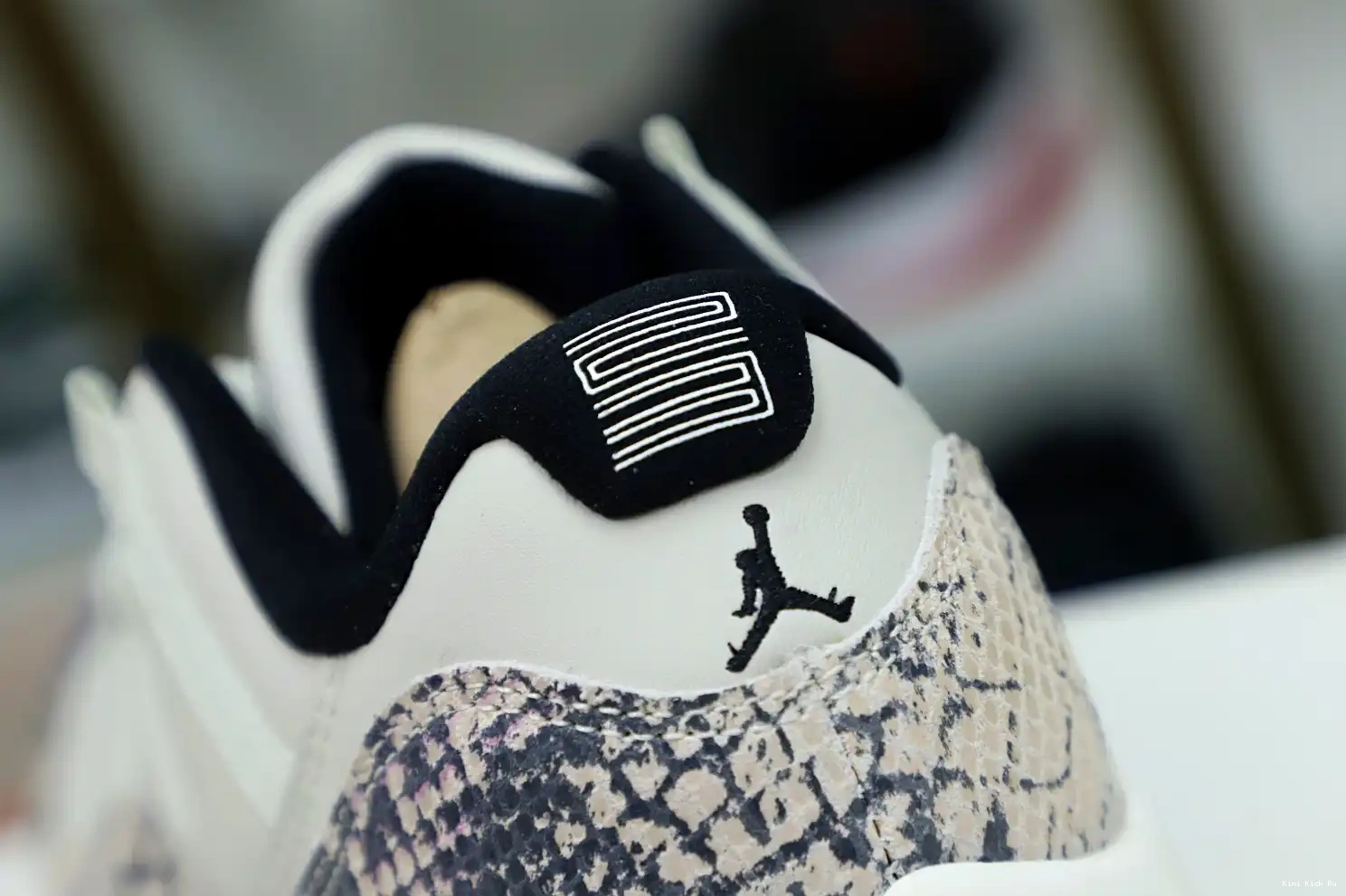AIR 11 JORDAN LIGHT LOW SNAKESKIN Kimikick BONE 0720